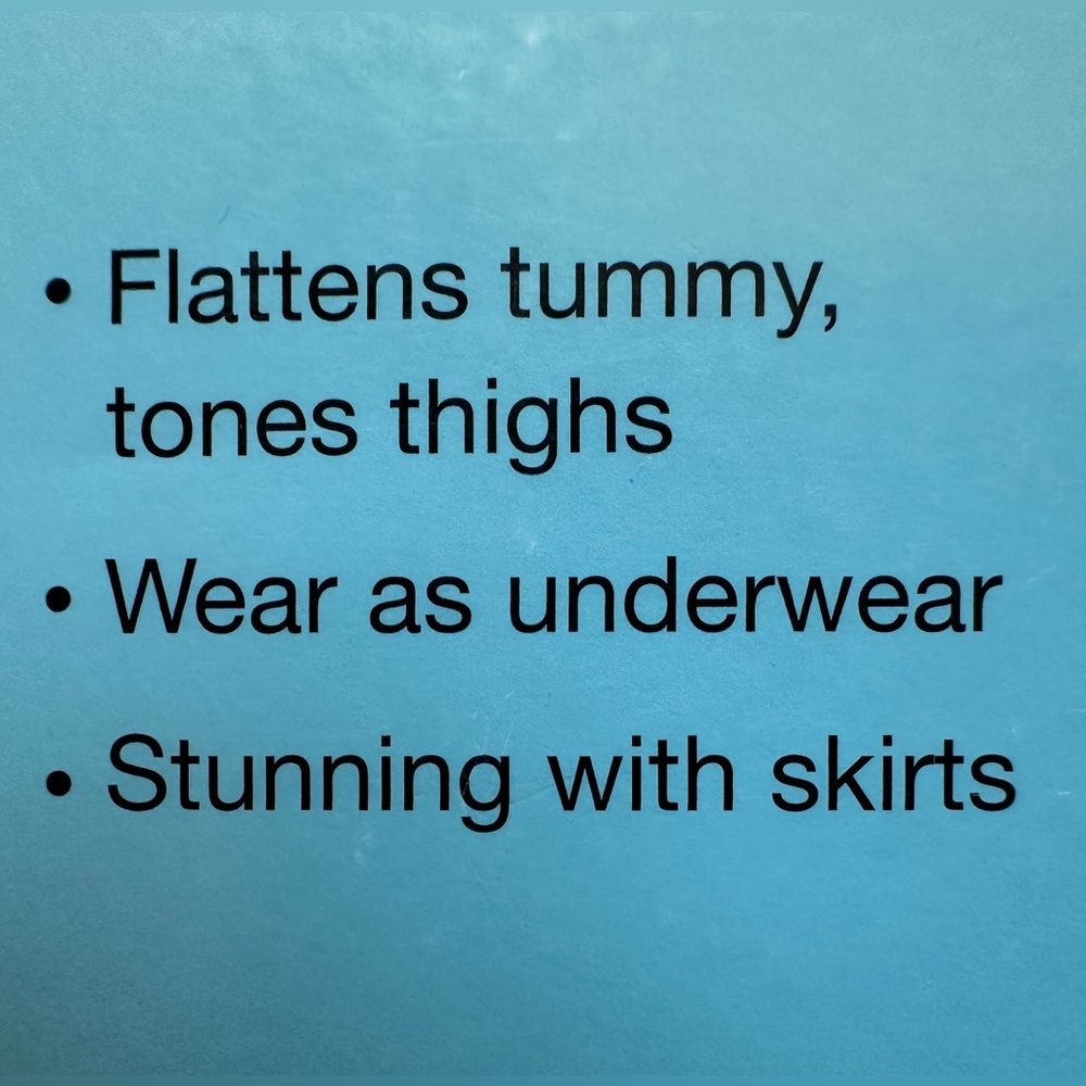 Spanx Assets Mid-Thigh Shaper - NIP - Picture 3 of 6